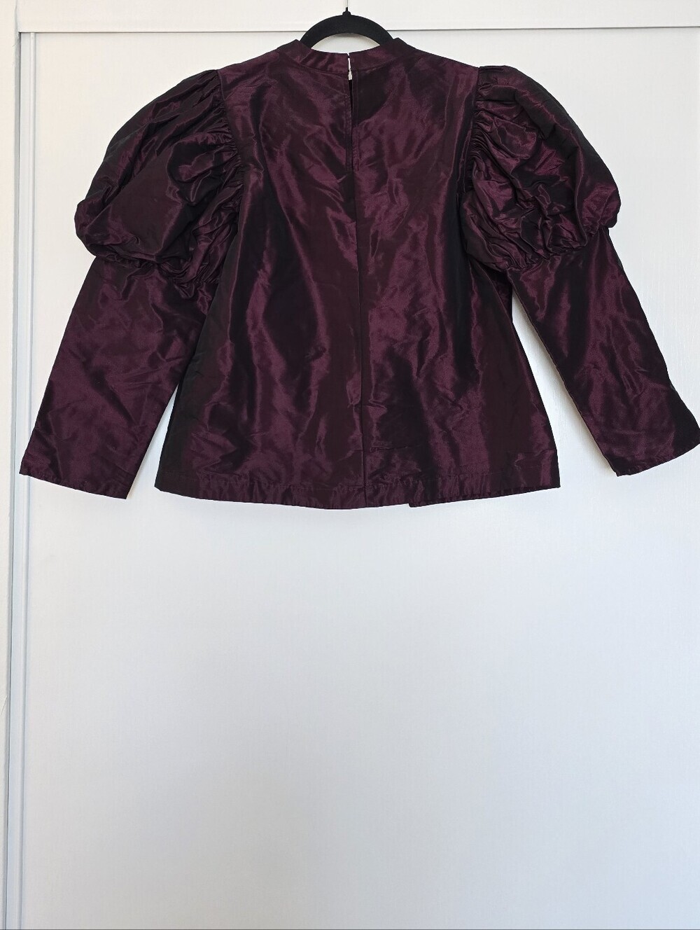 Express - Taffeta Puff Sleeve Mock Neck Long Sleeve Top - Picture 4 of 7